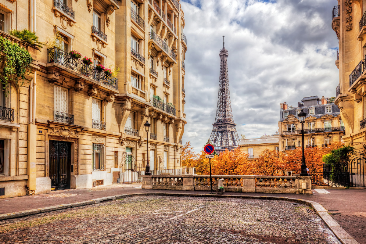 Best Hotels Near Eiffel Tower for Scenic Views and Central Paris Location