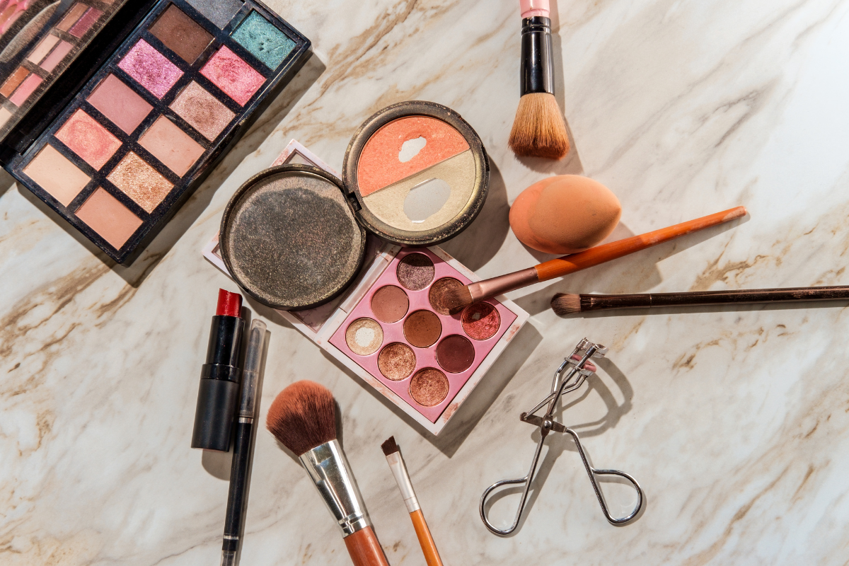 Eye Makeup Kits That Take You From Day to Night