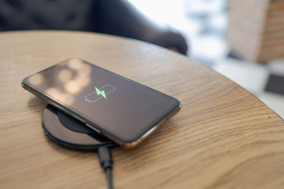 How to Keep Your Phone Battery Healthy with Safe Wireless Charging Practices