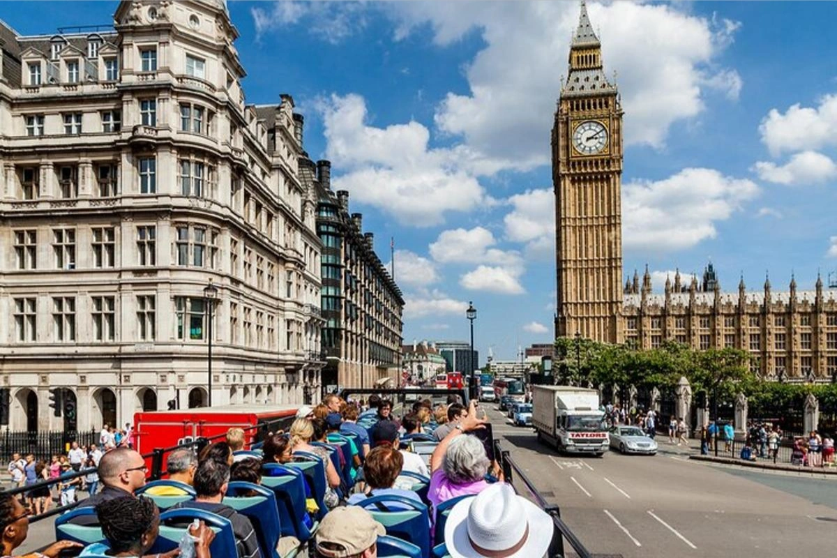 Top Trending England and France Tours to Explore Right Now