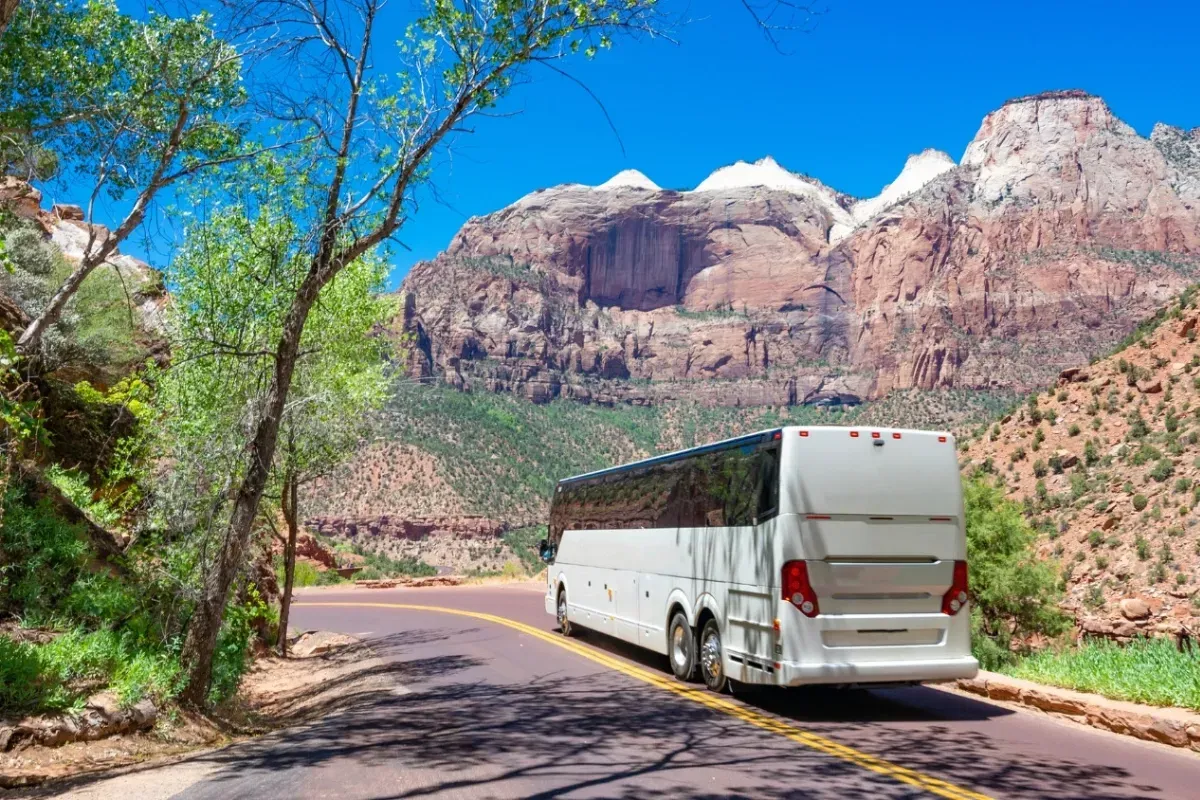 Top Weekend Bus Getaways in Illinois