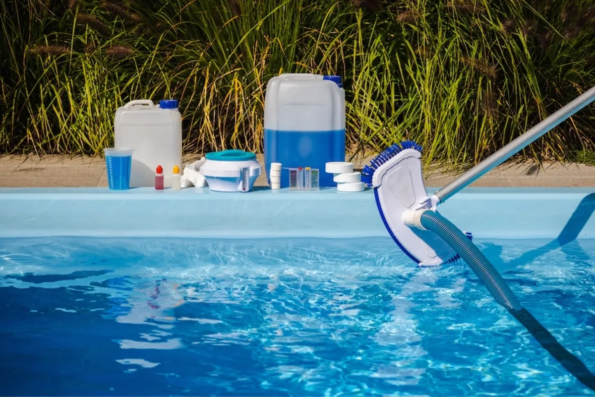 Équipements de piscine indispensables pour un entretien facile et une sécurité optimale