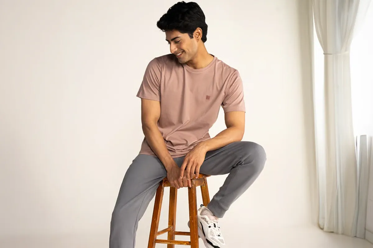 Estilos Clásicos de Camisetas para Hombre que Nunca Pasan de Moda
