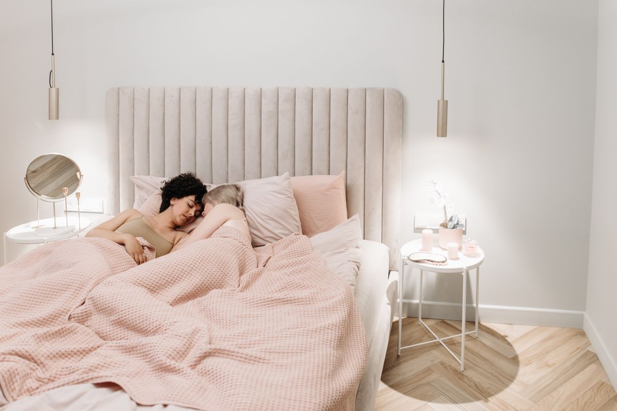 What Bedding Essentials Make a Bed Feel Luxurious