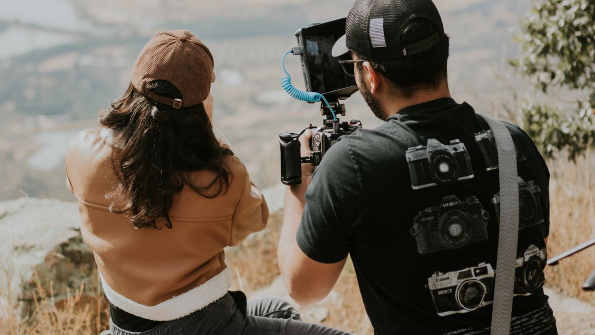 Travel Vlogging Courses to Film and Edit Like a Pro
